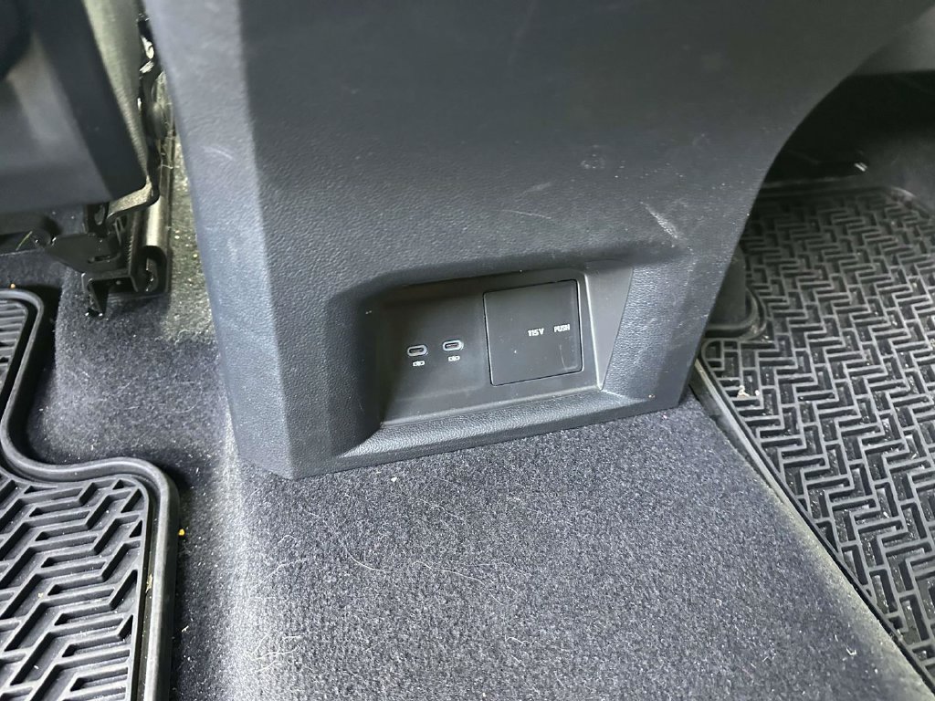 Used 2023 Volkswagen Atlas SEL R-Line AWD/4WD image 11
