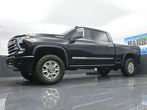 Used 2025 Chevrolet Silverado 2500 High Country w/ High Country Premium Package AWD/4WD image 18