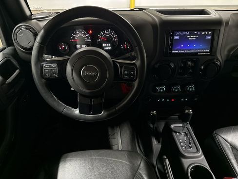 Used 2017 Jeep Wrangler Unlimited Sahara AWD/4WD image 11