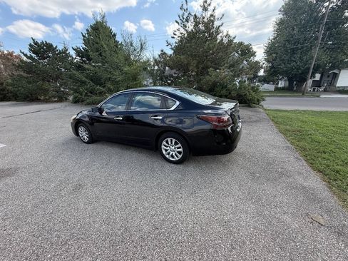 Used 2015 Nissan Altima 2.5 S w/ Power Driver Seat Package FWD image 2
