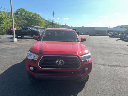 Used 2021 Toyota Tacoma SR5 AWD/4WD image 2