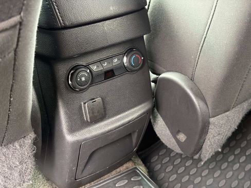 Used 2015 Ford Explorer XLT image 11