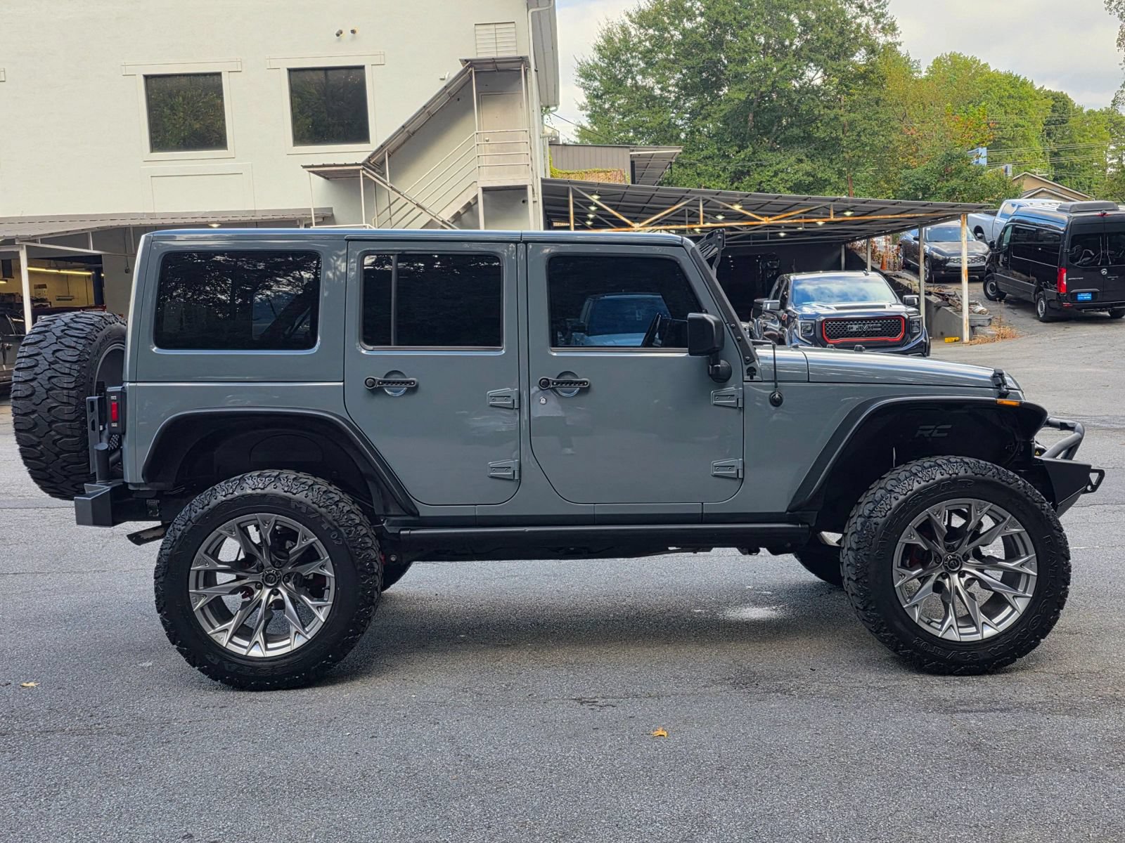 Used 2014 Jeep Wrangler Unlimited Sahara w/ Connectivity Group AWD/4WD image 8