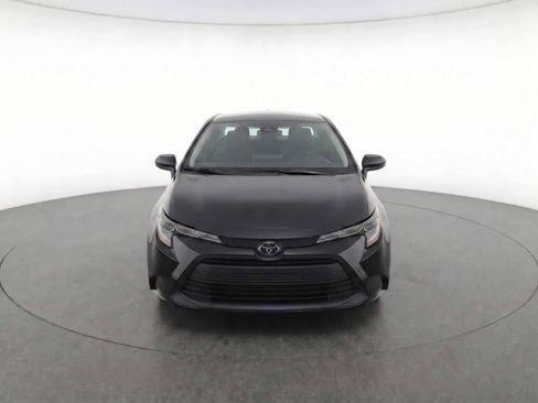 Used 2024 Toyota Corolla LE FWD image 3