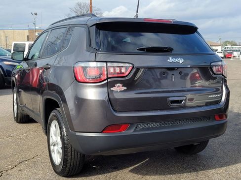Used 2018 Jeep Compass Sport w/ Mopar Graphics Package image 5