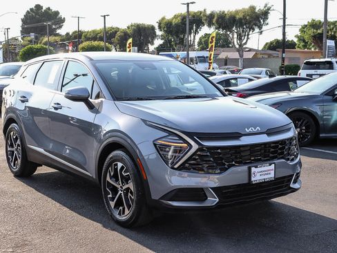 Used 2024 Kia Sportage EX FWD image 2