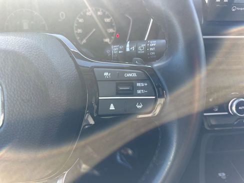 Used 2025 Honda Pilot Touring image 19