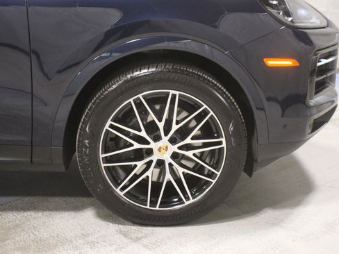 Used 2024 Porsche Cayenne Coupe AWD/4WD image 38