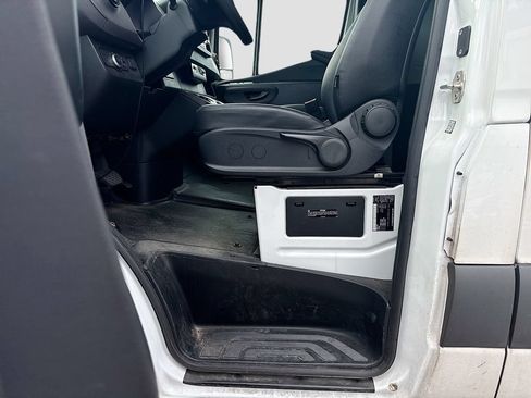 Used 2024 Mercedes-Benz Sprinter 2500 image 35