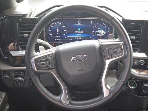 Used 2024 Chevrolet Silverado 1500 LT Trail Boss w/ Convenience Package II image 18