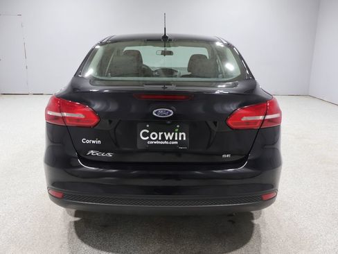 Used 2017 Ford Focus SE w/ Cold Weather Package FWD image 3