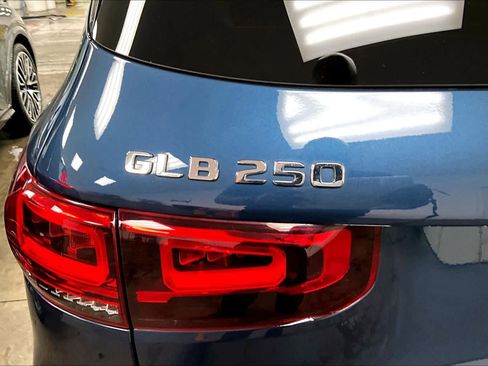 Used 2023 Mercedes-Benz GLB 250 4MATIC image 33