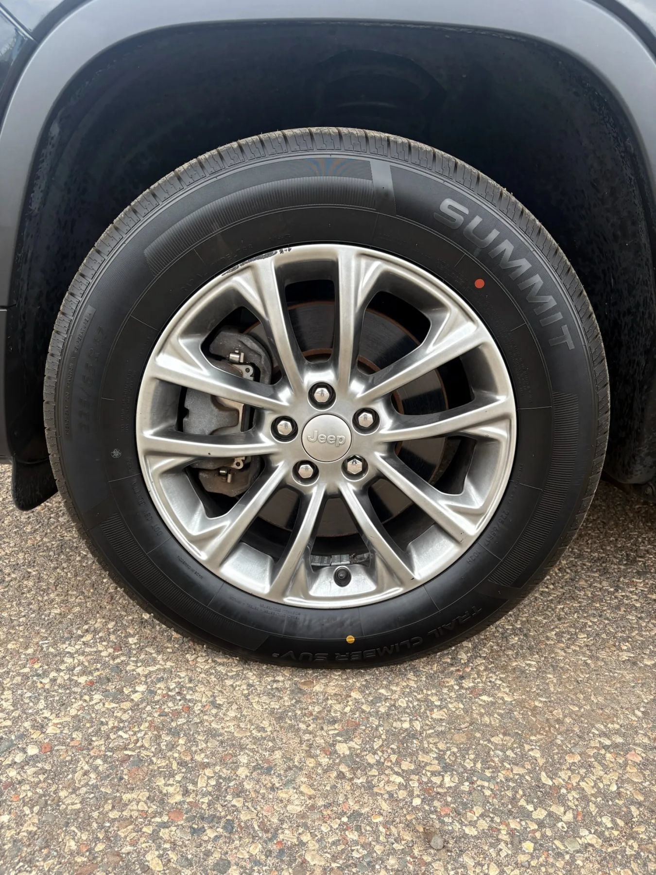 Used 2019 Jeep Cherokee Latitude Plus AWD/4WD image 9