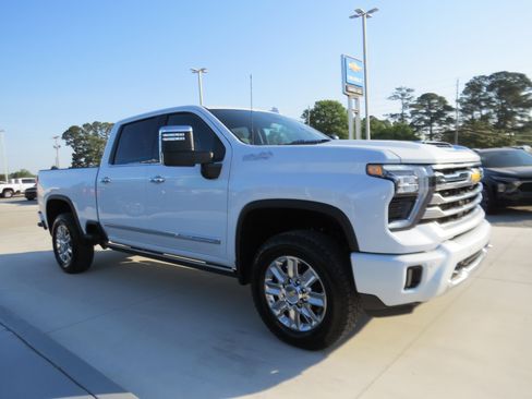 New 2026 Chevrolet Silverado 2500 High Country w/ High Country Premium Package AWD/4WD image 6