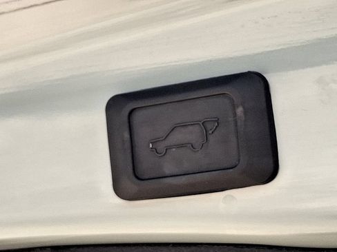 Used 2021 Toyota RAV4 XLE w/ Convenience Package FWD image 30