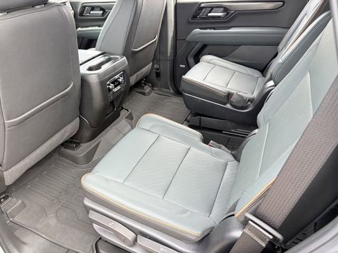Used 2025 GMC Yukon AT4 w/ AT4 Premium Package AWD/4WD image 25