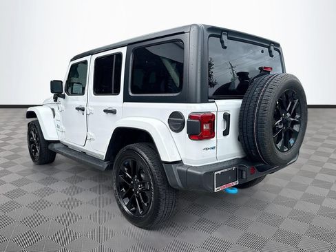 Used 2023 Jeep Wrangler Unlimited Sahara w/ Cold Weather Group AWD/4WD image 8