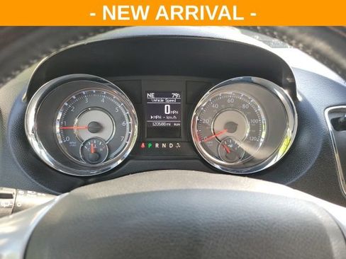 Used 2013 Chrysler Town & Country Touring-L w/ Driver Convenience Group FWD image 9