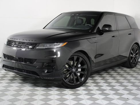 Used 2025 Land Rover Range Rover Sport SE AWD/4WD image 3