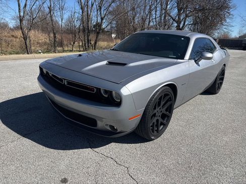 Used 2015 Dodge Challenger R/T w/ Quick Order Package 22B R/T image 1