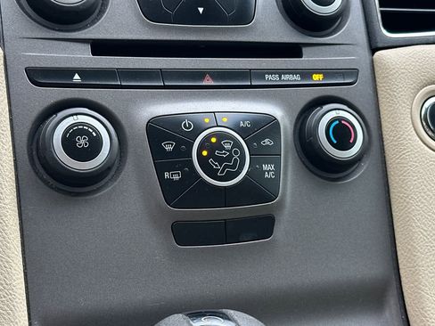 Used 2018 Ford Taurus SE image 21