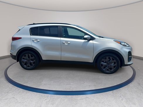 Used 2022 Kia Sportage Nightfall Edition FWD image 4
