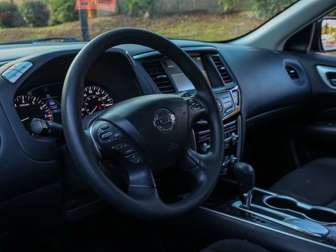 Used 2020 Nissan Pathfinder S image 14