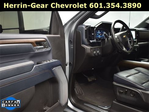 Used 2024 Chevrolet Silverado 2500 High Country image 11