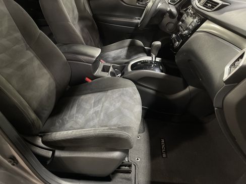 Used 2015 Nissan Rogue SV image 12