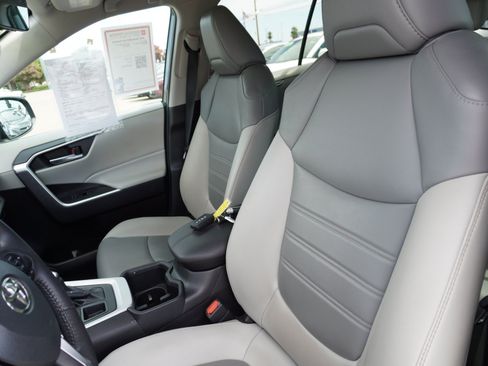 Used 2022 Toyota RAV4 XLE Premium AWD/4WD image 23