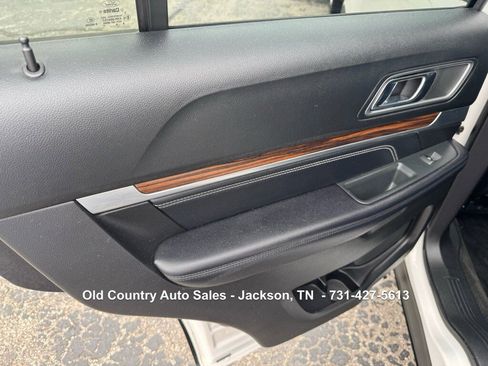 Used 2017 Ford Explorer Limited w/ Equipment Group 301A AWD/4WD image 27
