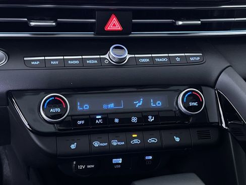 Used 2025 Hyundai Elantra SEL image 20