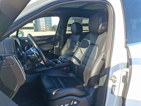 Used 2021 Porsche Cayenne S image 5