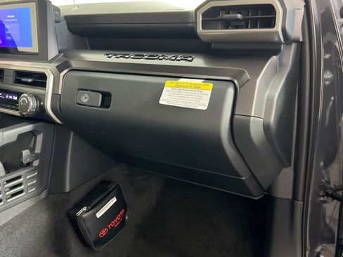 New 2025 Toyota Tacoma SR5 AWD/4WD image 32