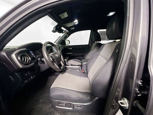 Used 2021 Toyota Tacoma TRD Sport RWD image 12