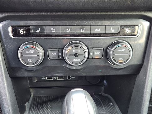 Used 2020 Volkswagen Tiguan SE image 20