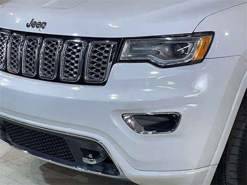 Used 2018 Jeep Grand Cherokee Overland image 4