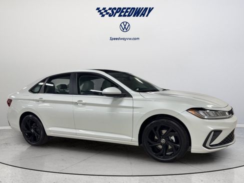 New 2026 Volkswagen Jetta SE FWD image 3