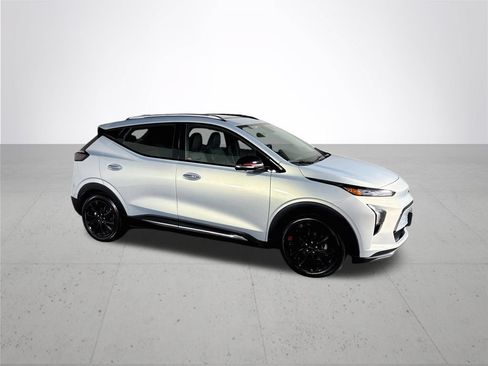 Used 2023 Chevrolet Bolt EUV Premier w/ Sun & Sound Package FWD image 4
