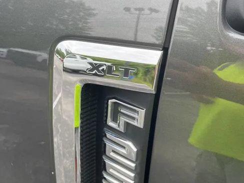 Used 2019 Ford F250 XLT w/ XLT Premium Package AWD/4WD image 21