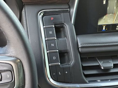 Used 2023 Chevrolet Tahoe Z71 w/ Luxury Package image 15