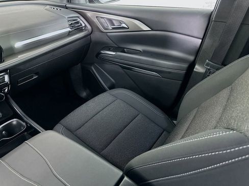 Used 2025 Chevrolet Traverse LT image 31