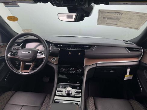 New 2025 Jeep Grand Cherokee L Summit w/ Luxury Tech Group V image 23