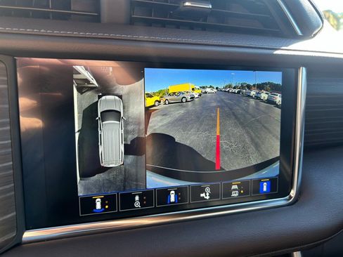 Used 2022 GMC Yukon XL Denali image 14