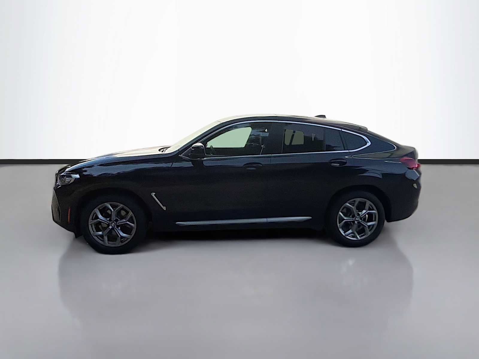 Used 2025 BMW X4 xDrive30i AWD/4WD image 5