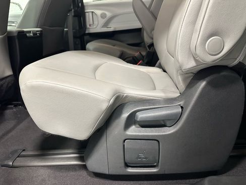 Used 2025 Toyota Sienna XLE image 47