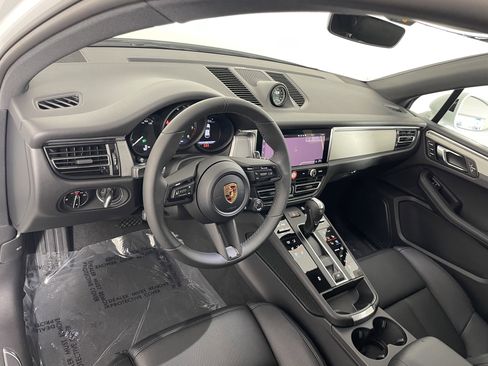 New 2026 Porsche Macan image 4