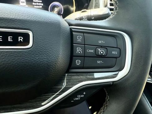 Used 2022 Jeep Wagoneer Series II w/ Premium Group I AWD/4WD image 25