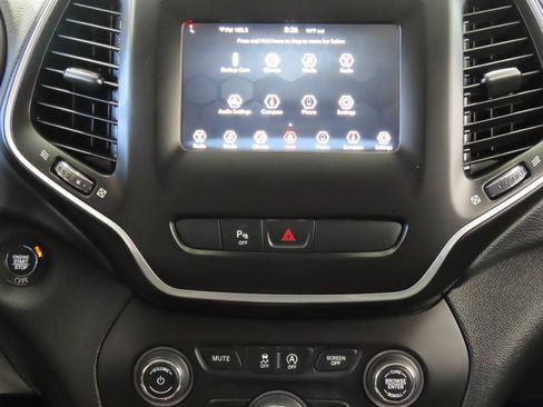 Used 2020 Jeep Cherokee Latitude Plus FWD image 12