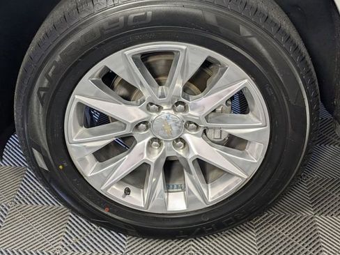 Used 2023 Chevrolet Suburban Premier image 8